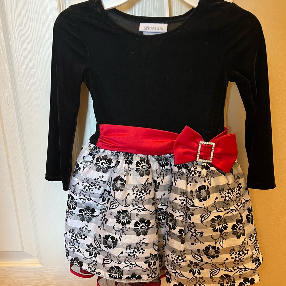 Beautiful, black velvet girls dress worn once